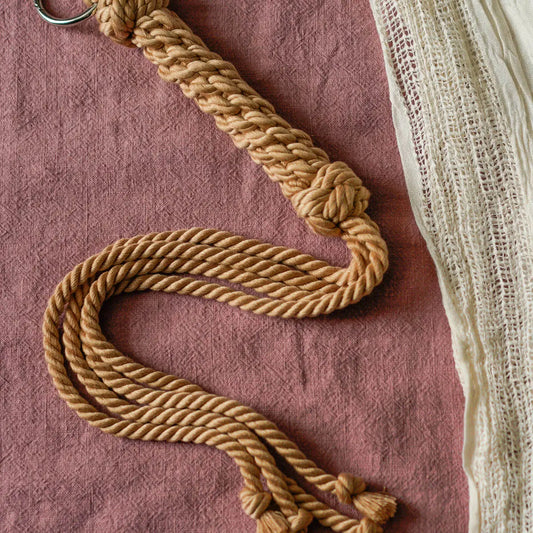 KANUKA Flogger Whip c/Borla para Brincadeiras Eróticas BDSM