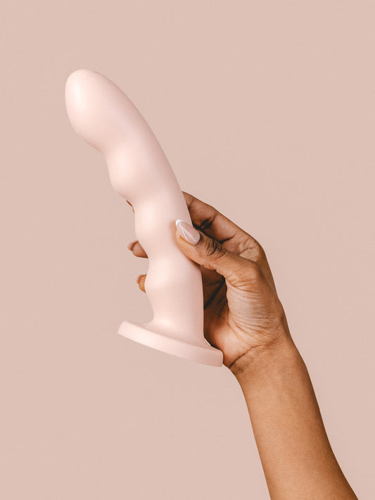 DILL RIBBED Dildo Curvo Vegan de Silicone c/Nervuras e Ventosa 17,8cm