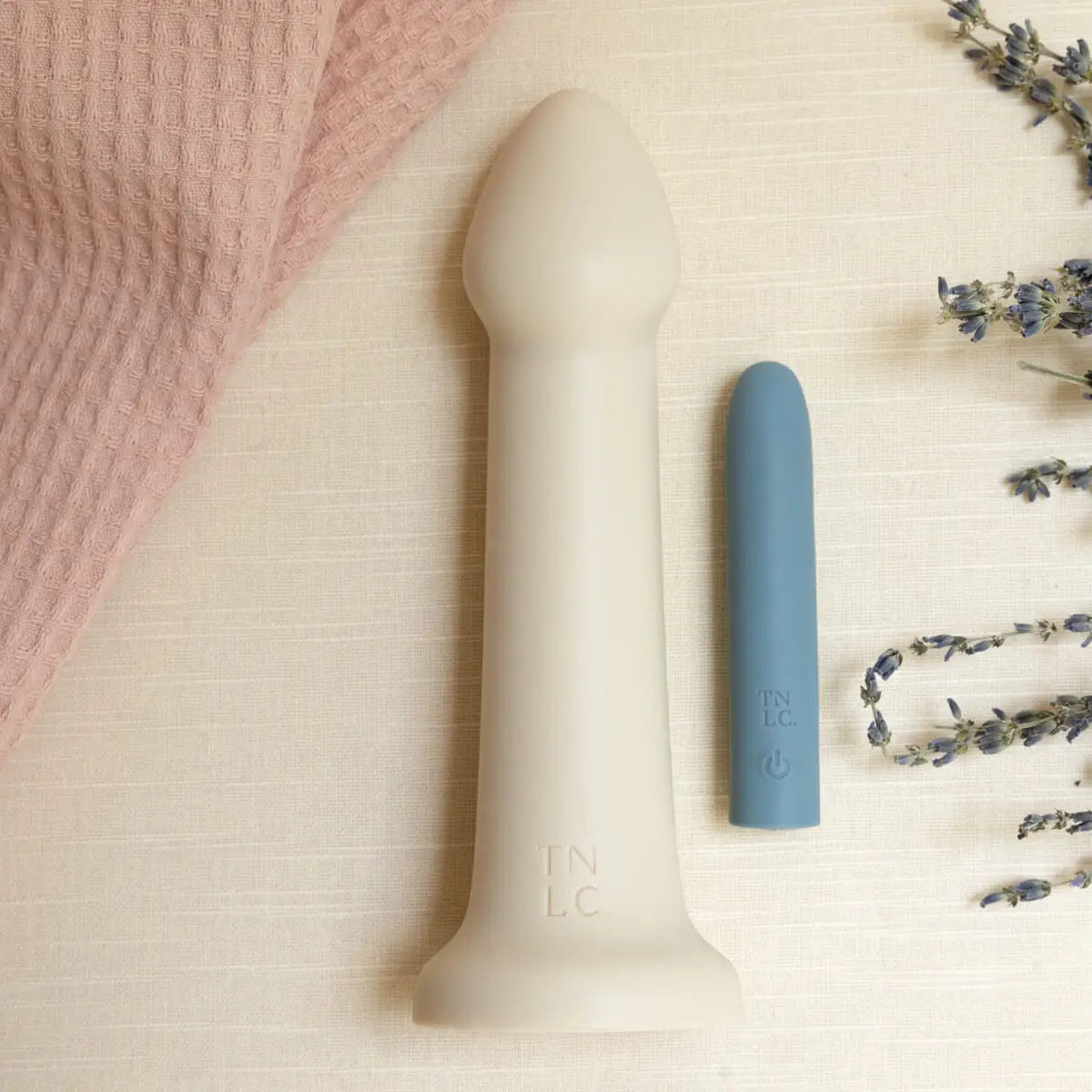 DILL STRAIGHT Dildo Vegan Flexível de Silicone Premium c/Ventosa 17,8cm